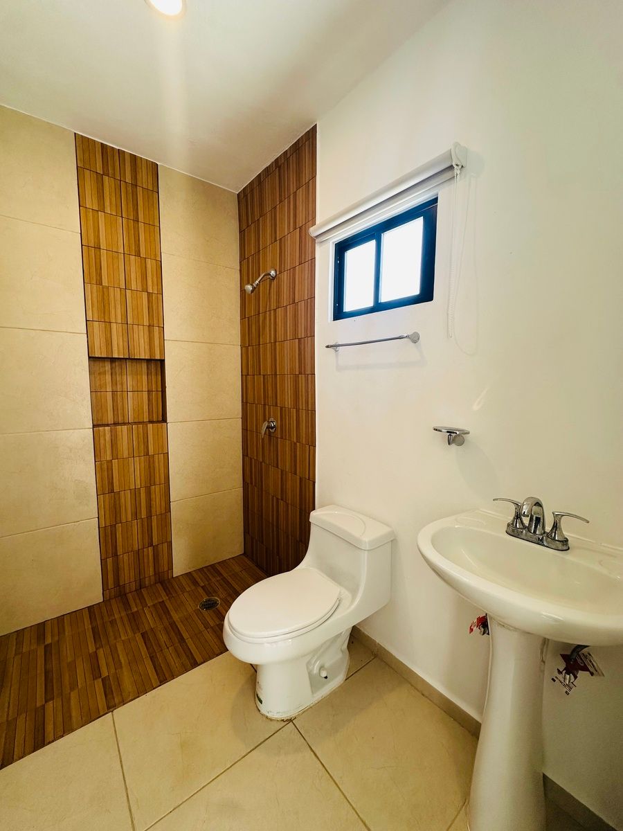 11 of 15: Baño completo P.A.