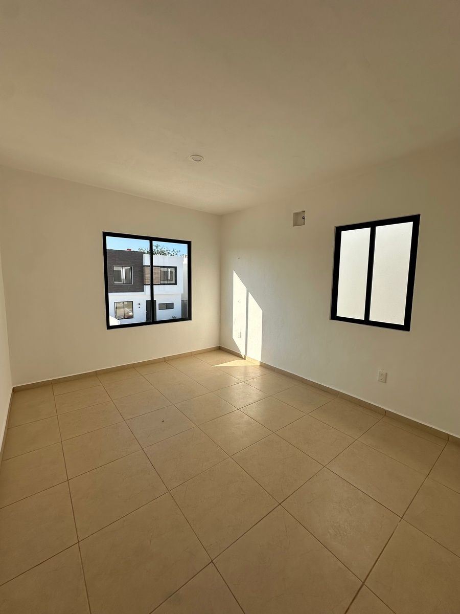 9 of 15: Cuarto principal