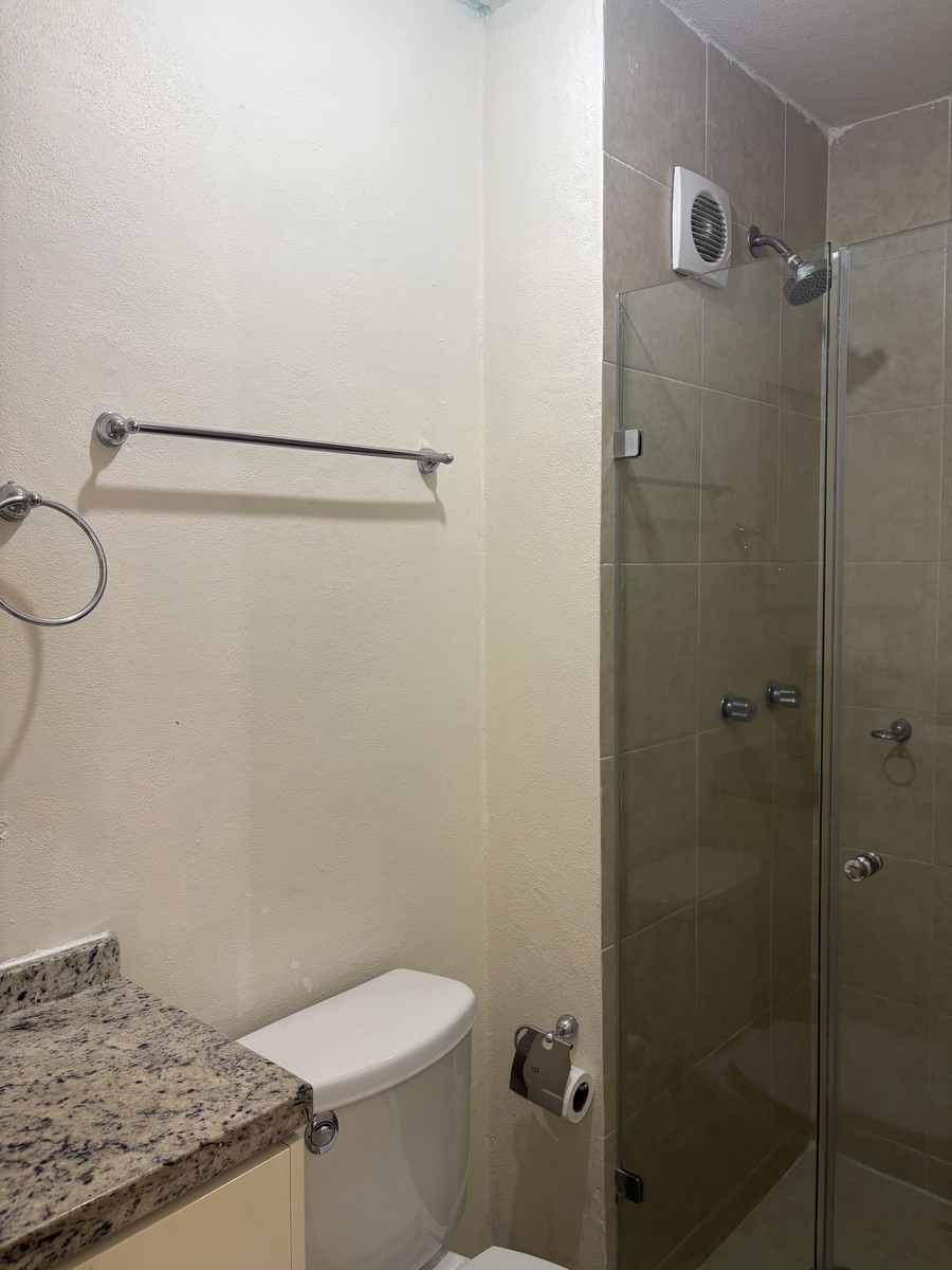 17 of 19: Baño recámara principal