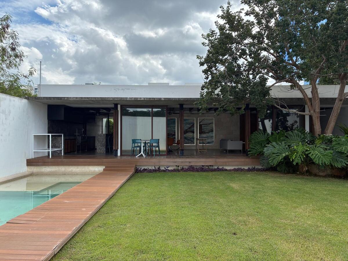 1 de 20: Jardín y alberca