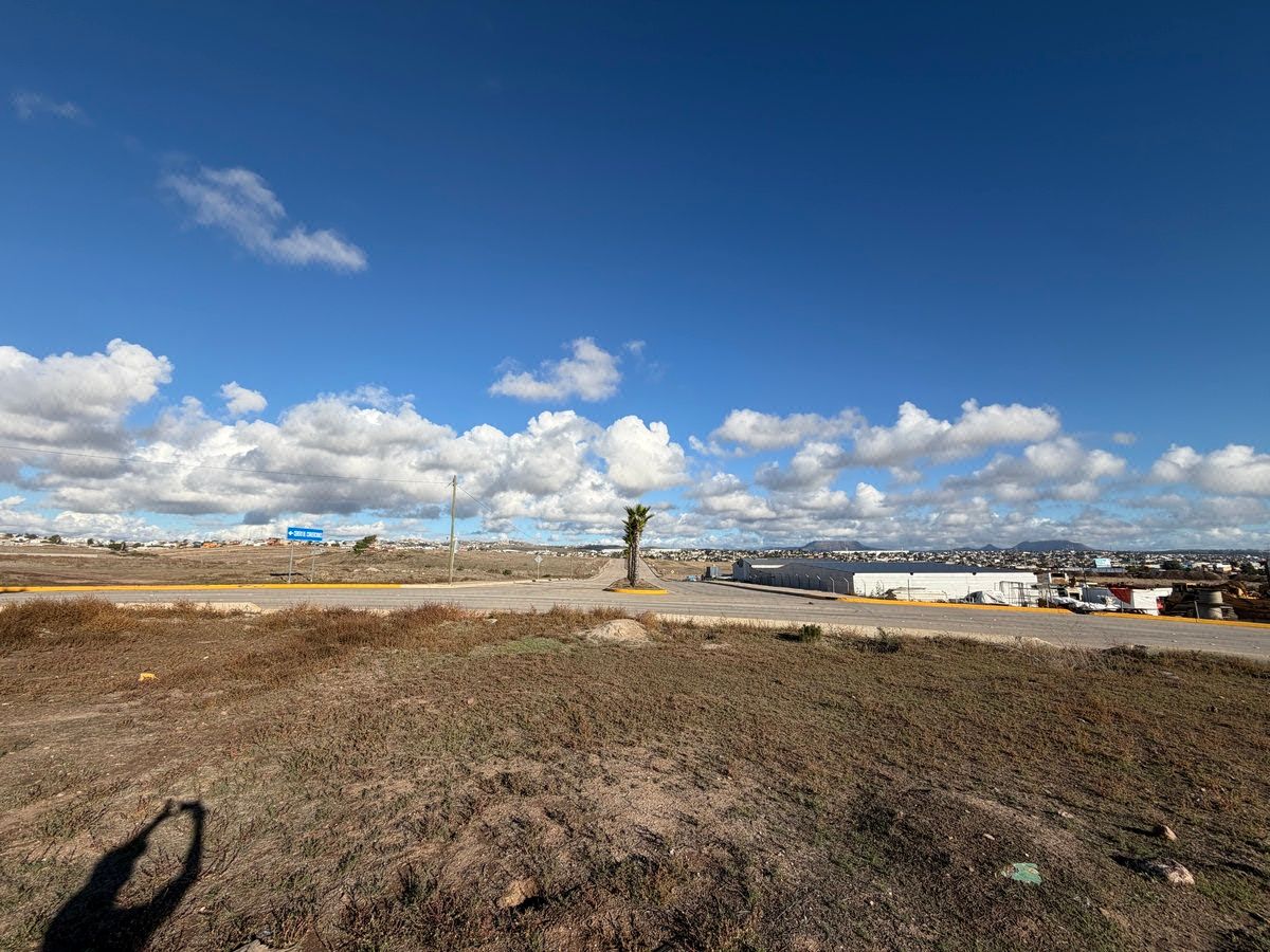 Terreno en Venta en Rosarito a un Costado de Santorini