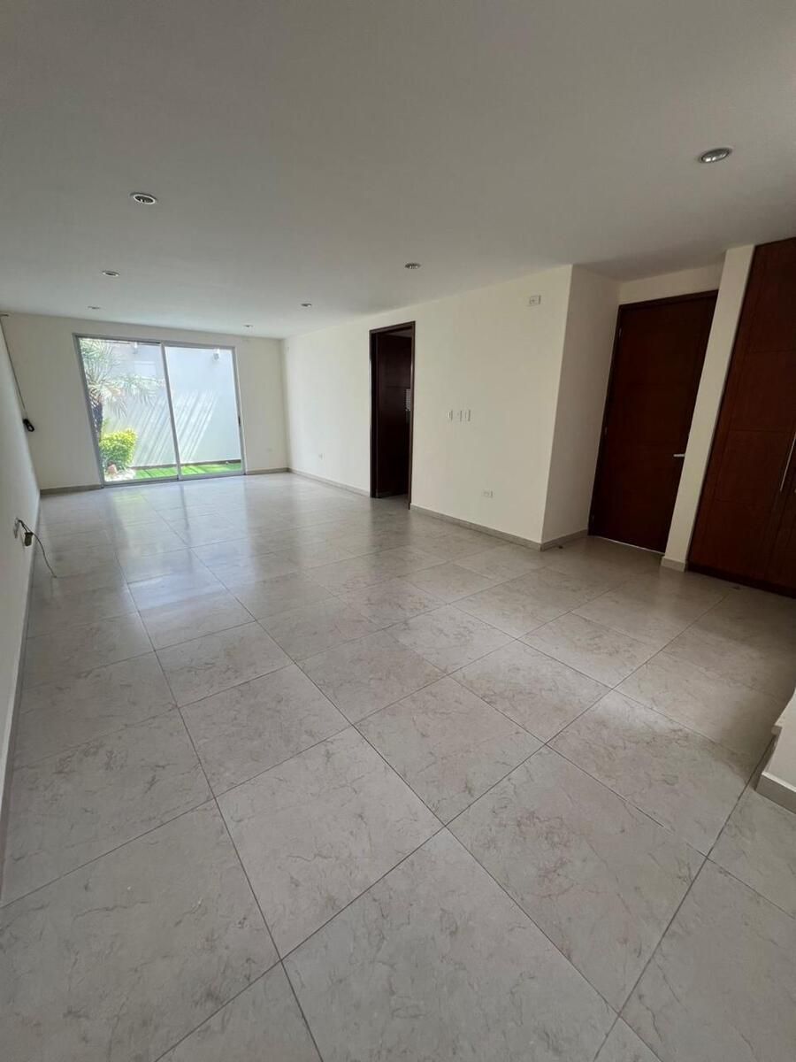 3 de 21: Sala-comedor