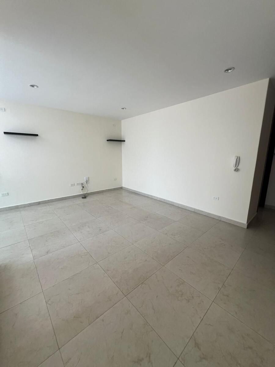 9 de 21: Sala de TV o estudio