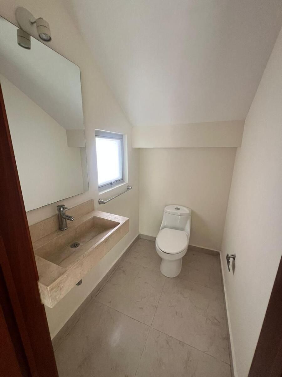 8 de 21: Medio baño