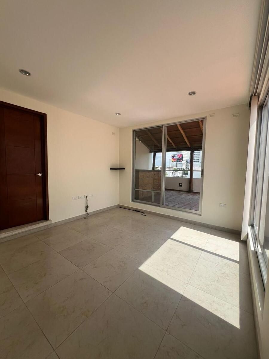 16 de 21: Espacio en nivel roof garden