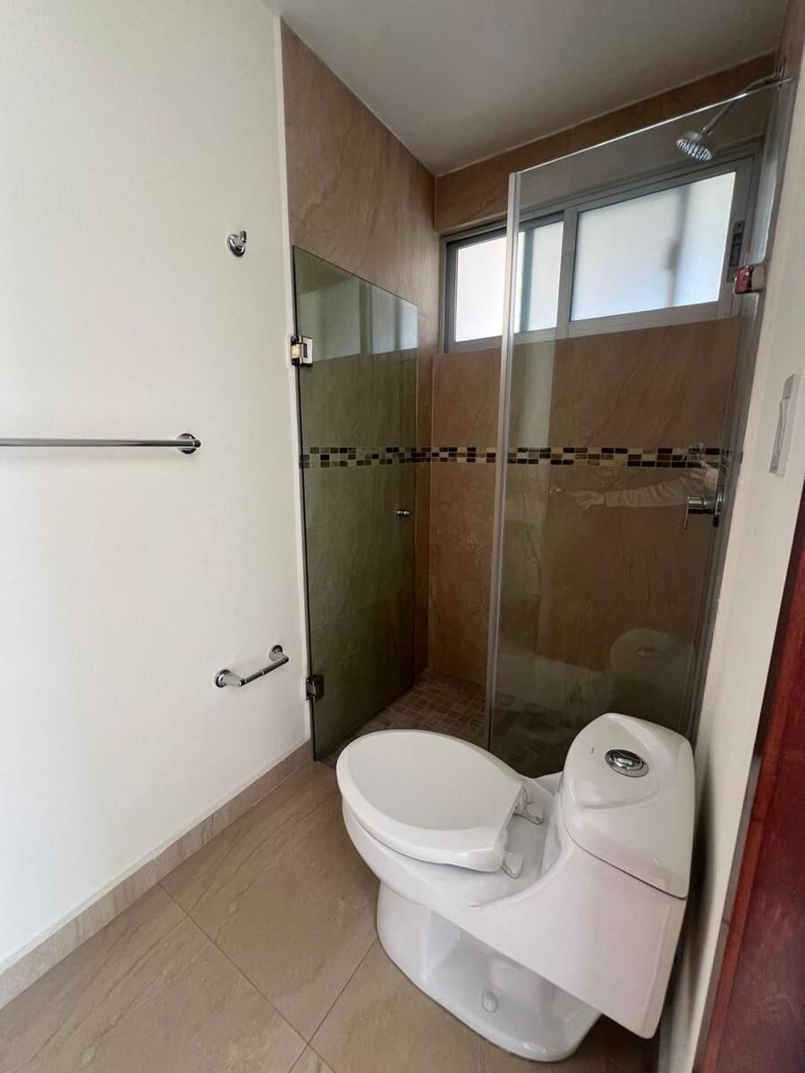 19 de 21: Baño completo en nivel de roof