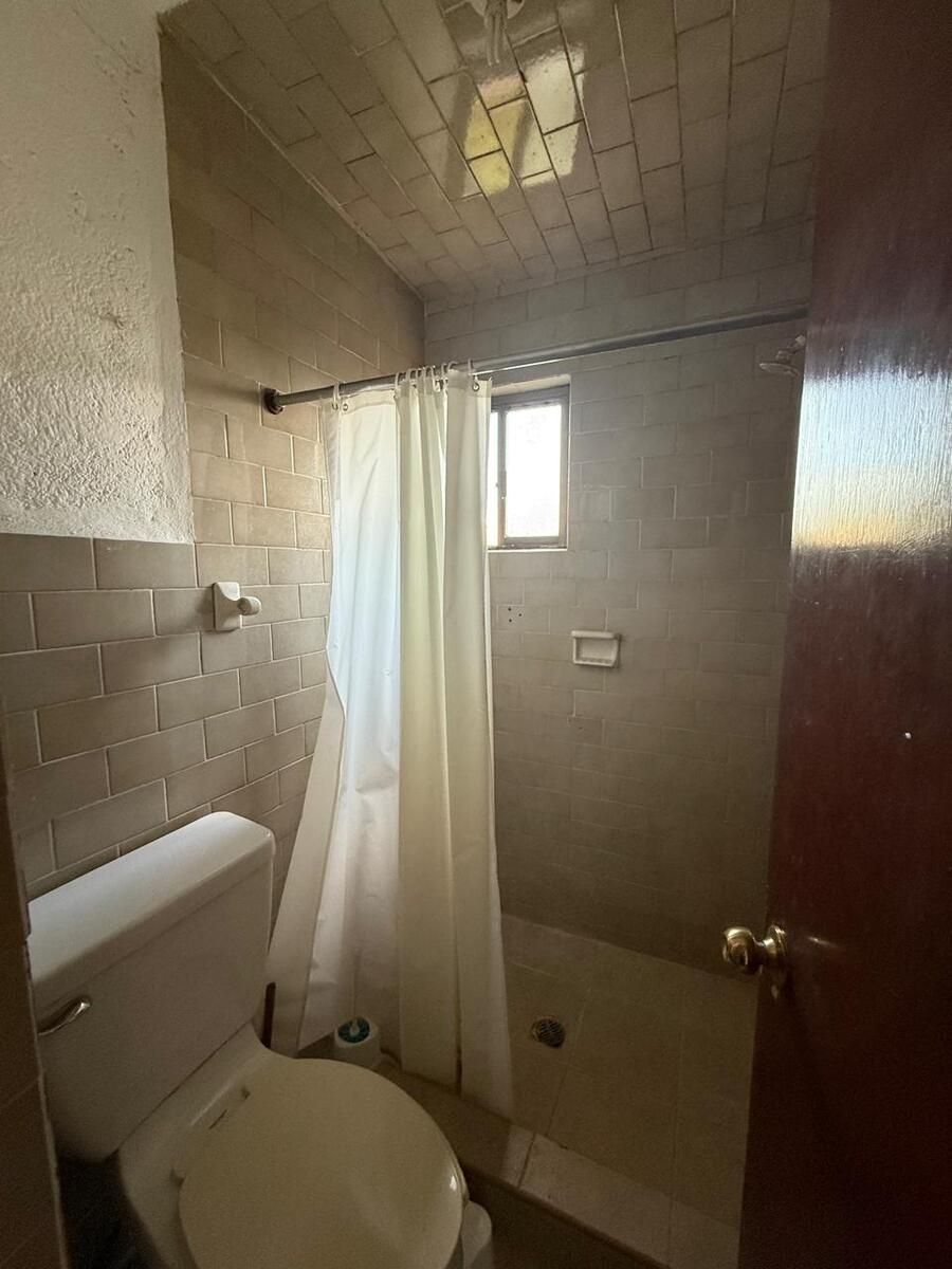 12 of 21: Baño recámara principal