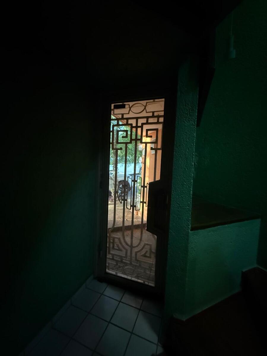 21 of 21: Puerta principal departamento u oficina