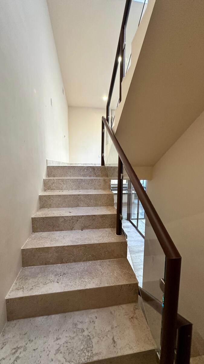 18 de 40: Escaleras 2do piso