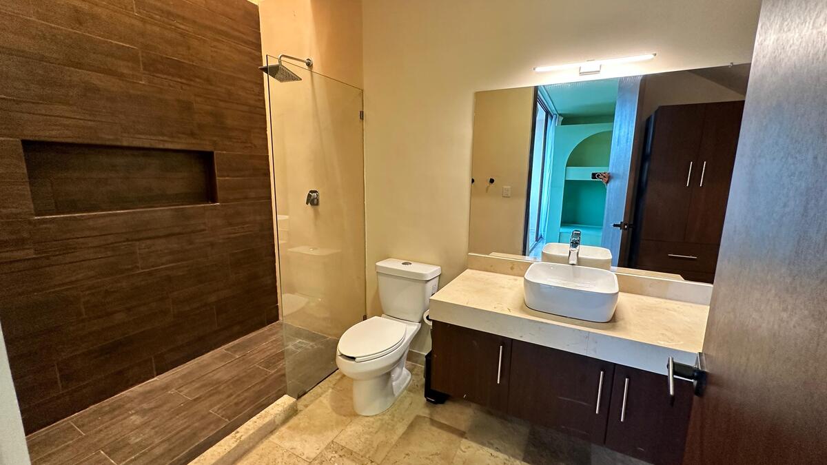 24 de 40: Baño recámara secundaria 2do piso