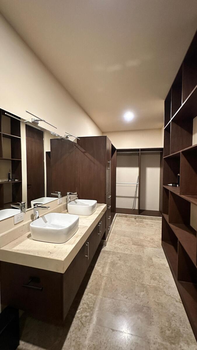 27 de 40: Baño principal 2do piso