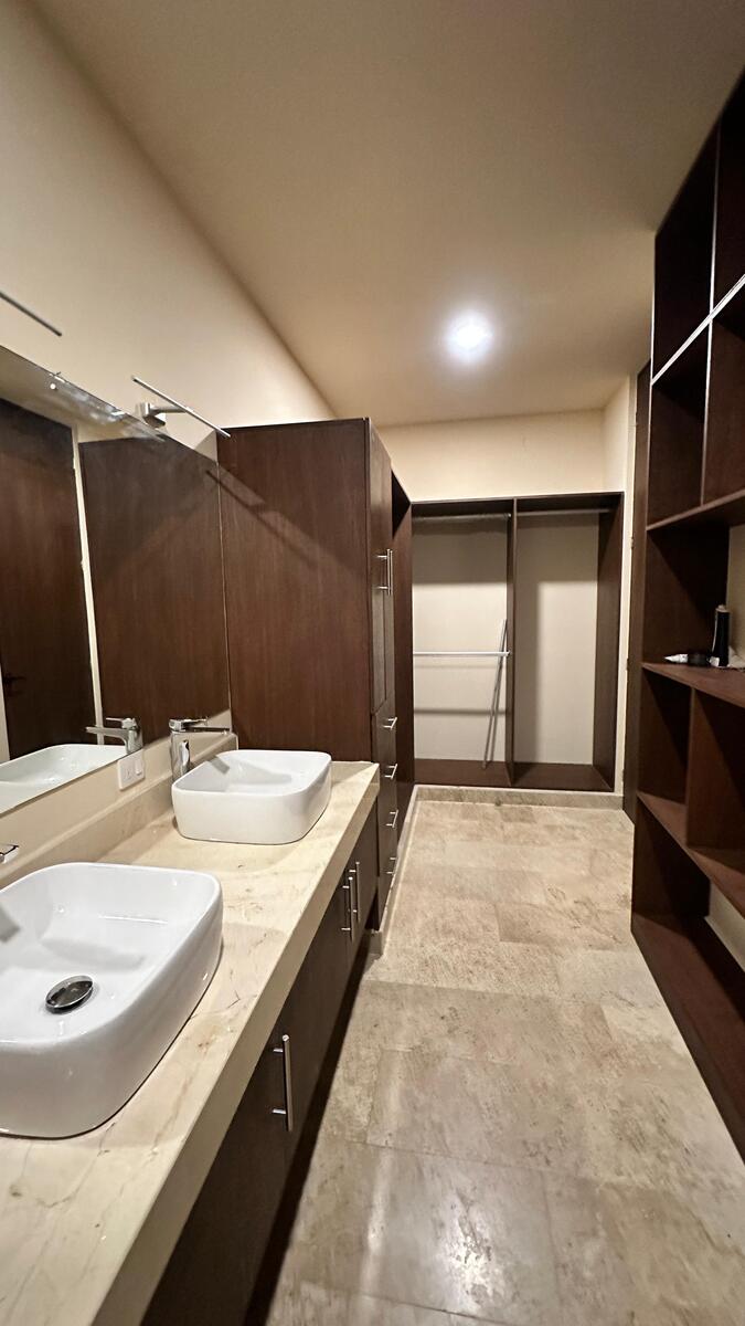 28 de 40: Baño principal 2do piso