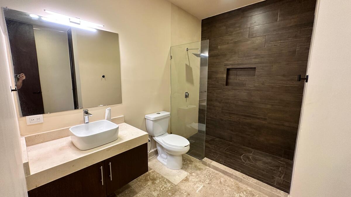 33 de 40: Baño recámara secundaria 3er piso