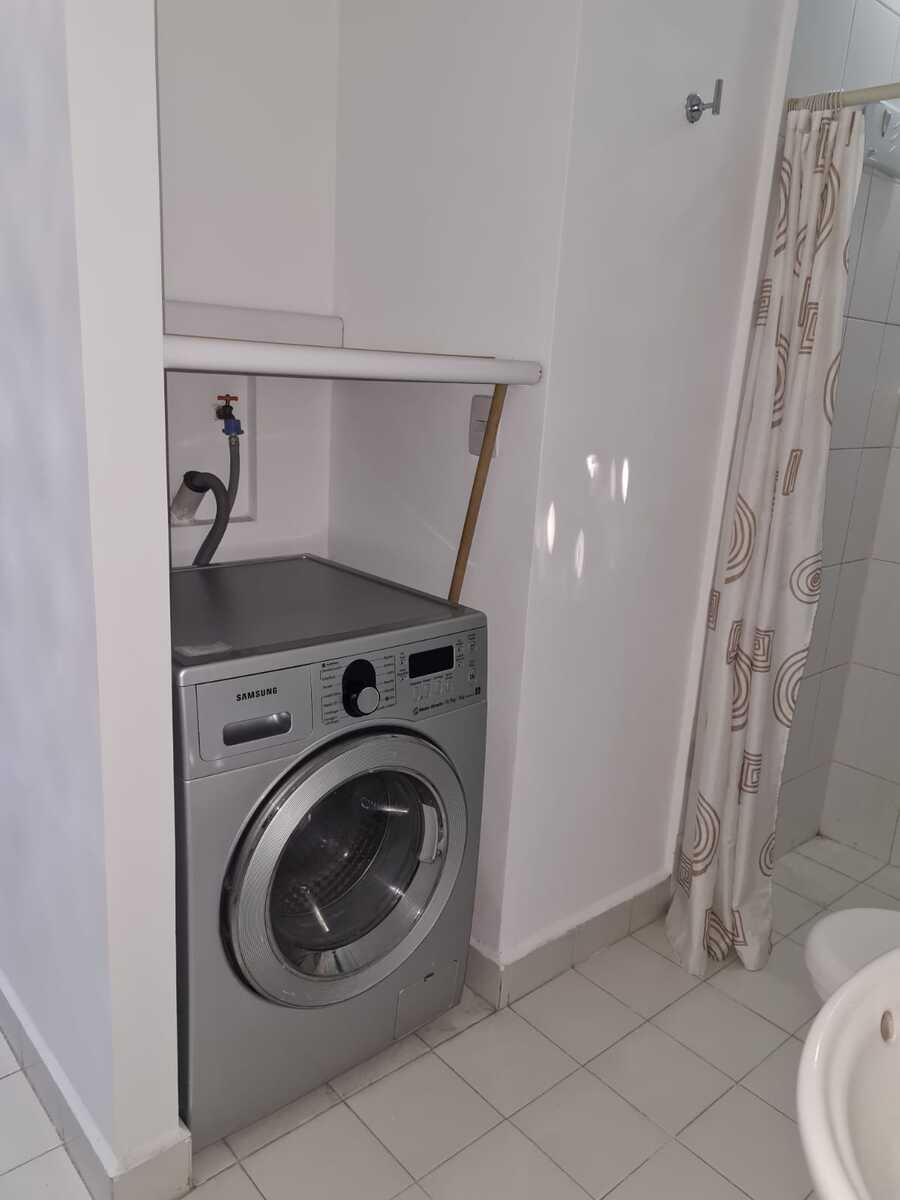 20 de 26: Espacio para lavadora (no incluida)