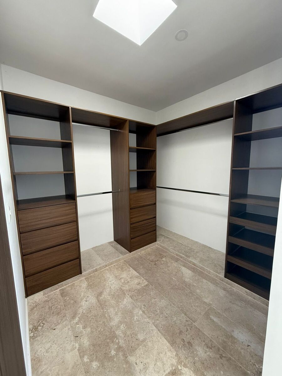 9 de 15: Closet Recámara Principal