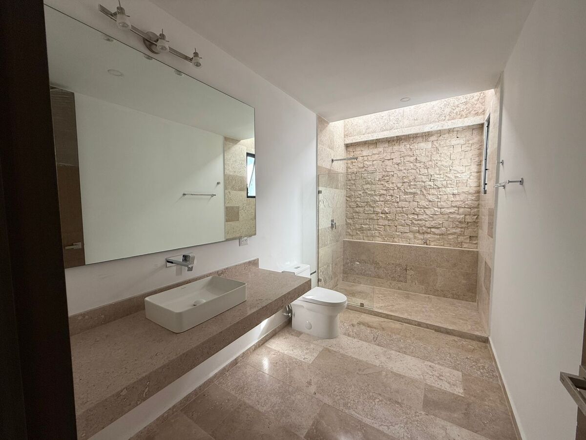 8 de 15: Baño Recámara Principal