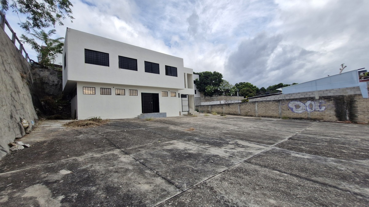 1 of 18: Edificio en Renta