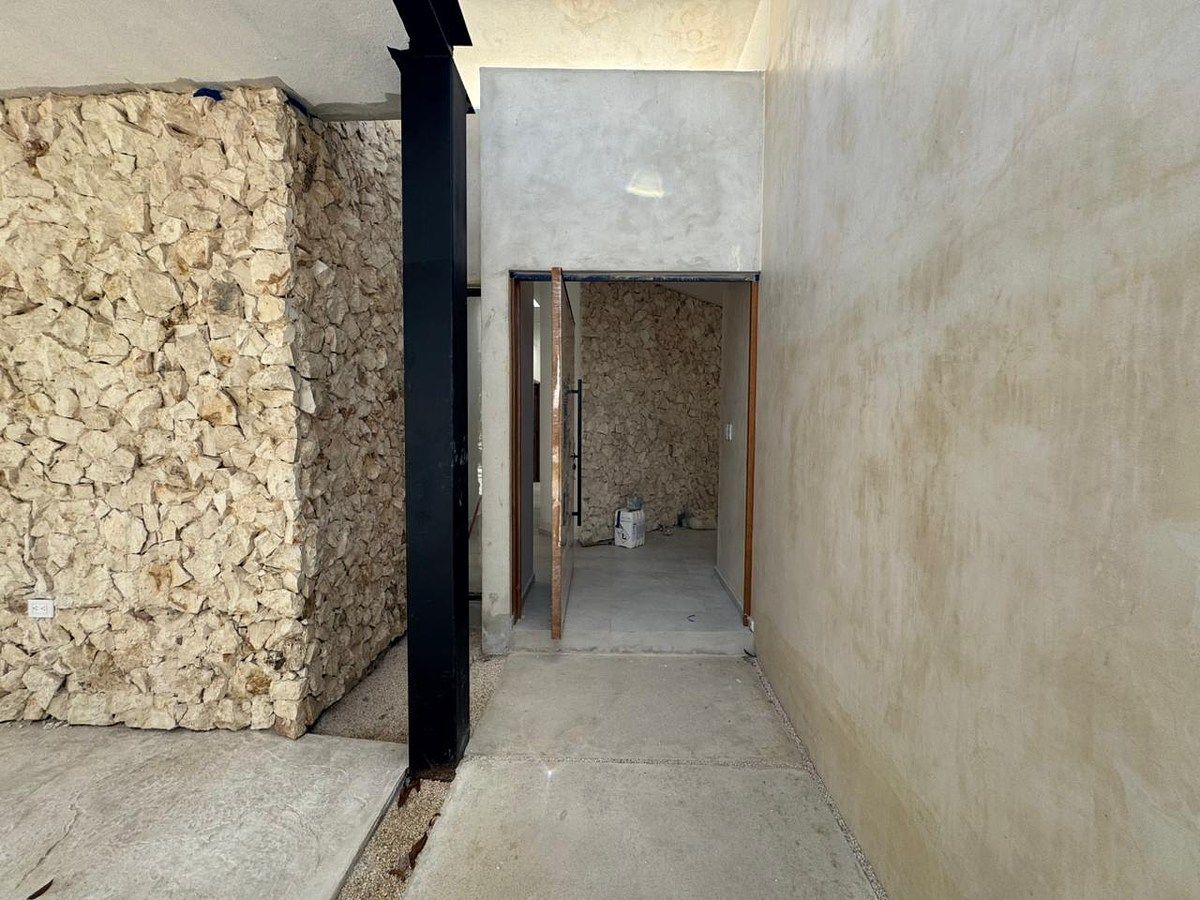 4 of 20: Entreda Principal