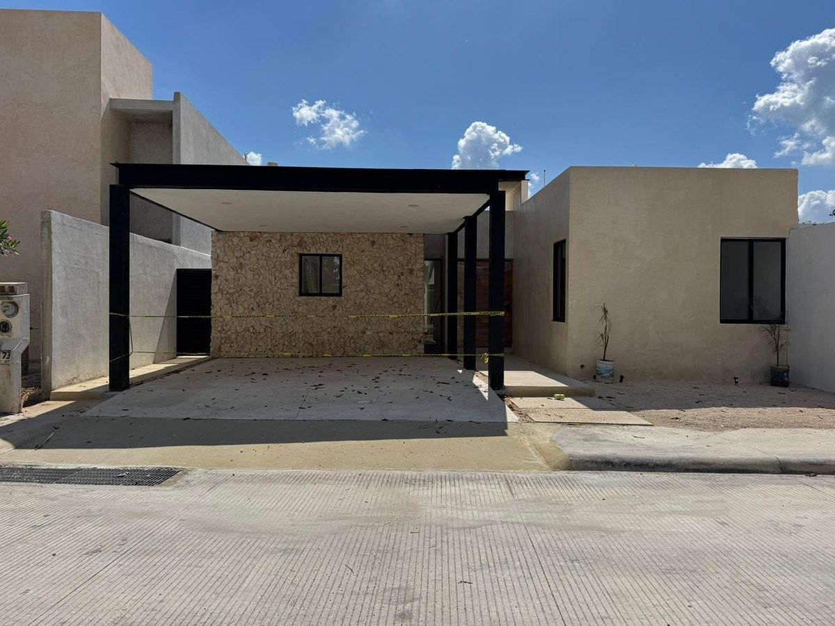 2 of 20: Fachada Principal