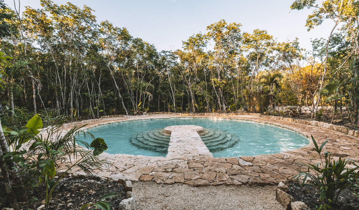 16 of 18: Common Area Pool