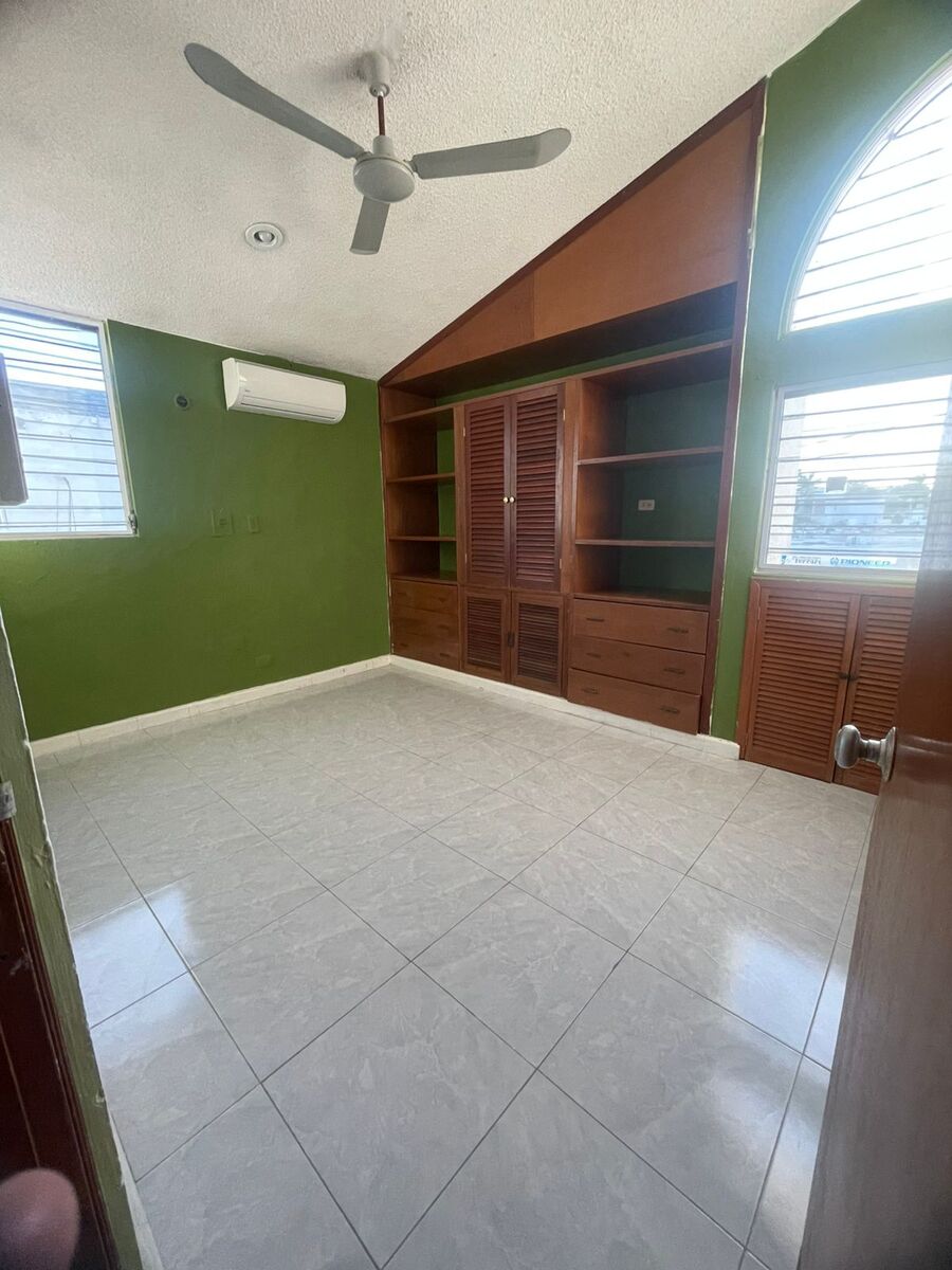 10 of 13: Segunda Recámara