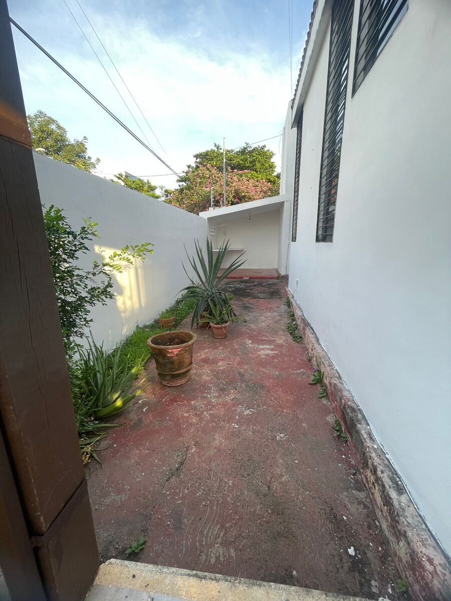 13 of 13: Pasillo y Terraza