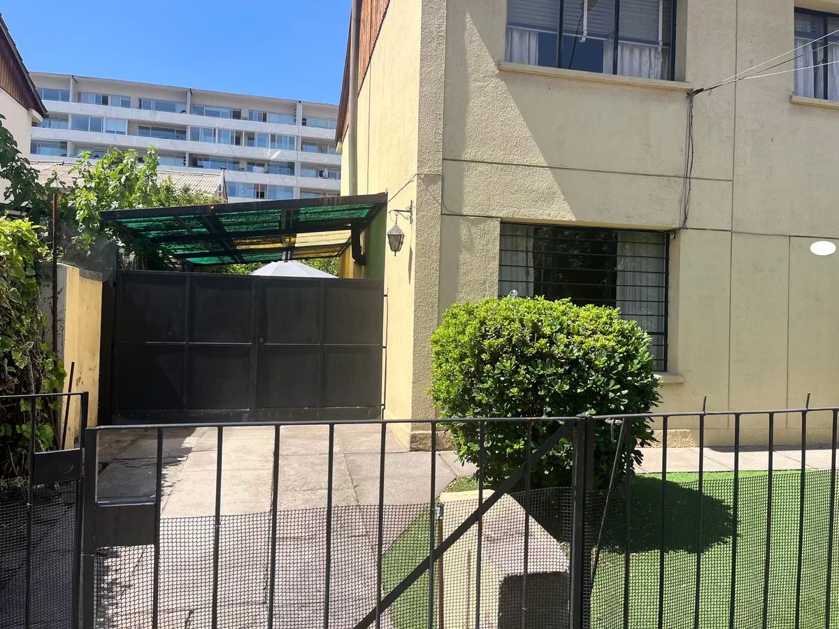 2 de 19: Entrada-Estacionamiento