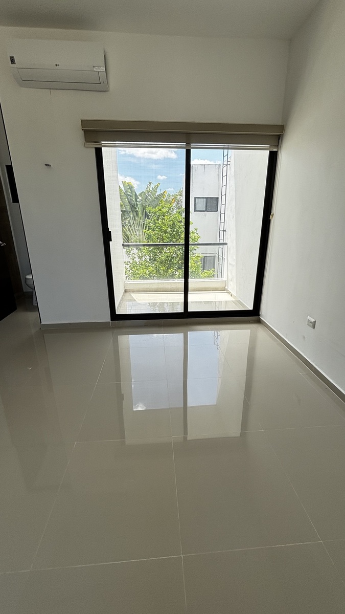 21 of 23: balcon en recamara secundaria