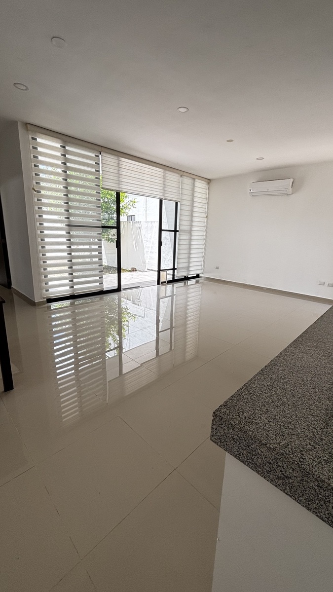 8 of 23: sala y comedor corridos