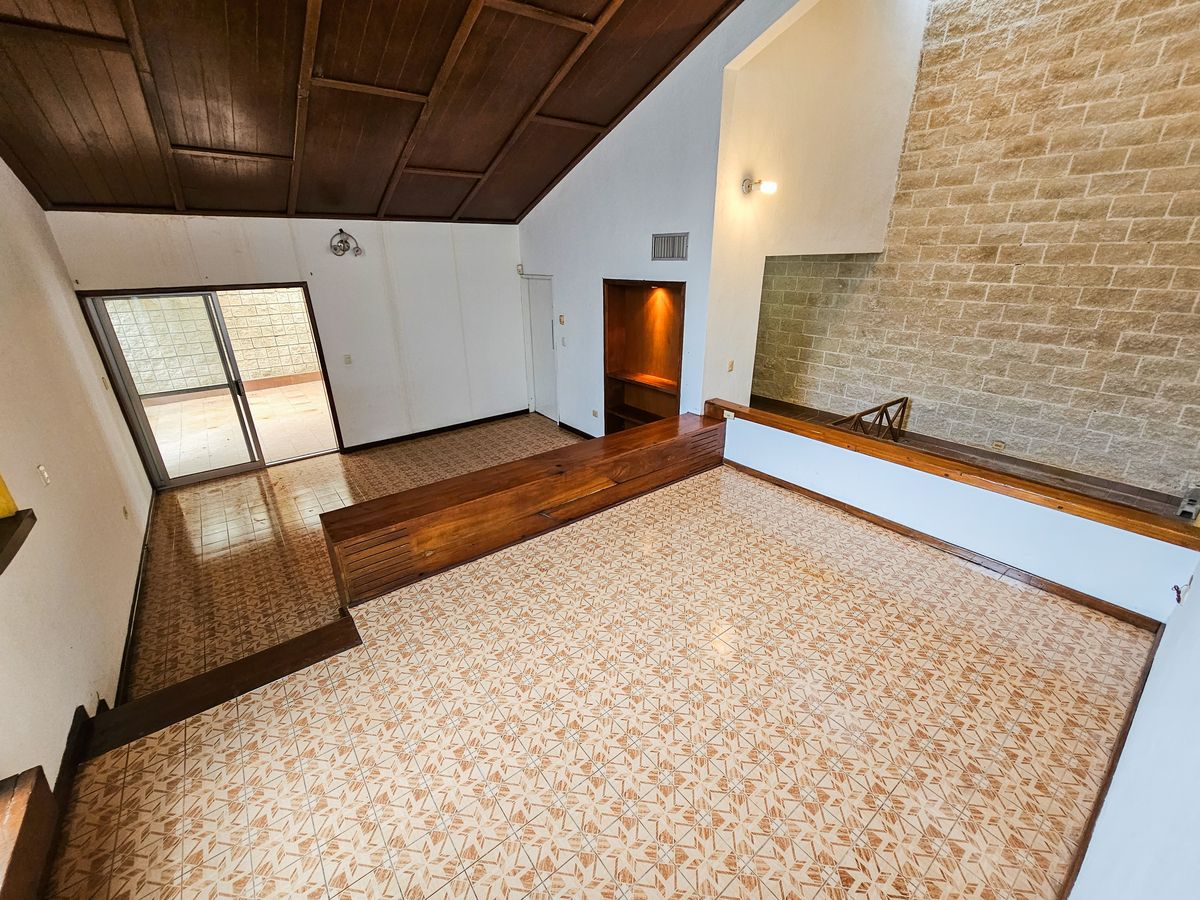 3 of 24: Sala comedor