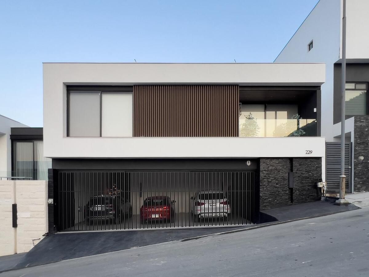 1 de 29: Fachada principal