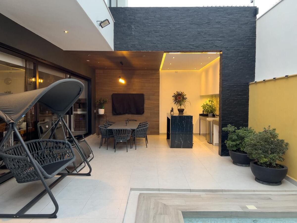 12 de 29: Patio con terraza techada y TV, área para asador