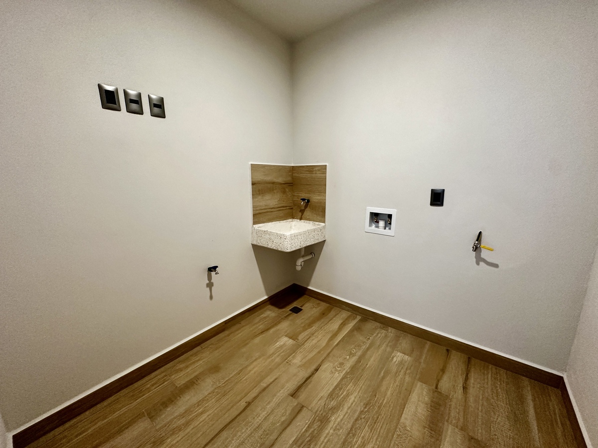 6 of 22: Cuarto de Lavado