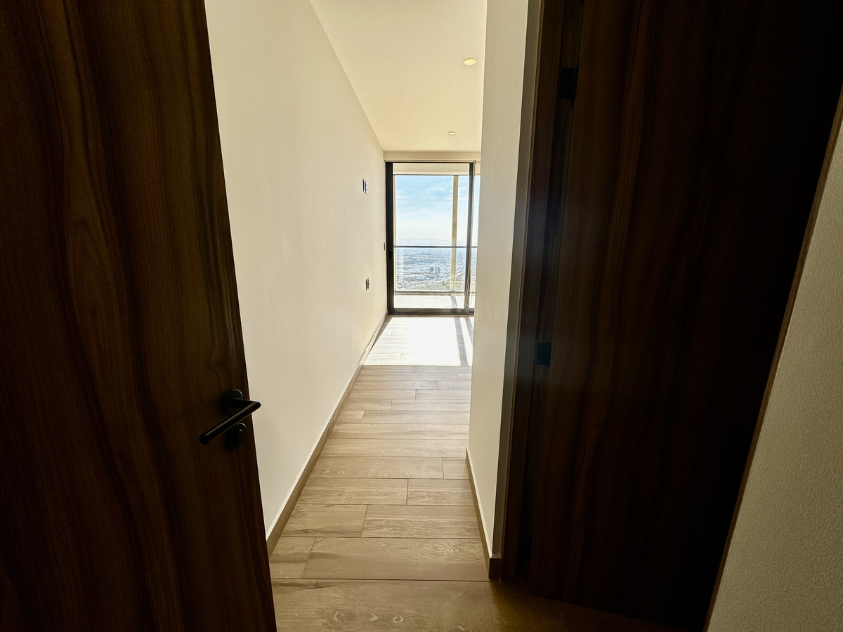 11 of 22: Entrada recámara Principal