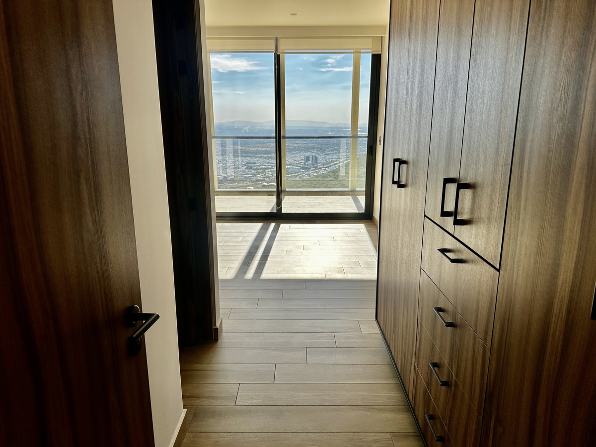 16 of 22: Entrada recámara Secundaria