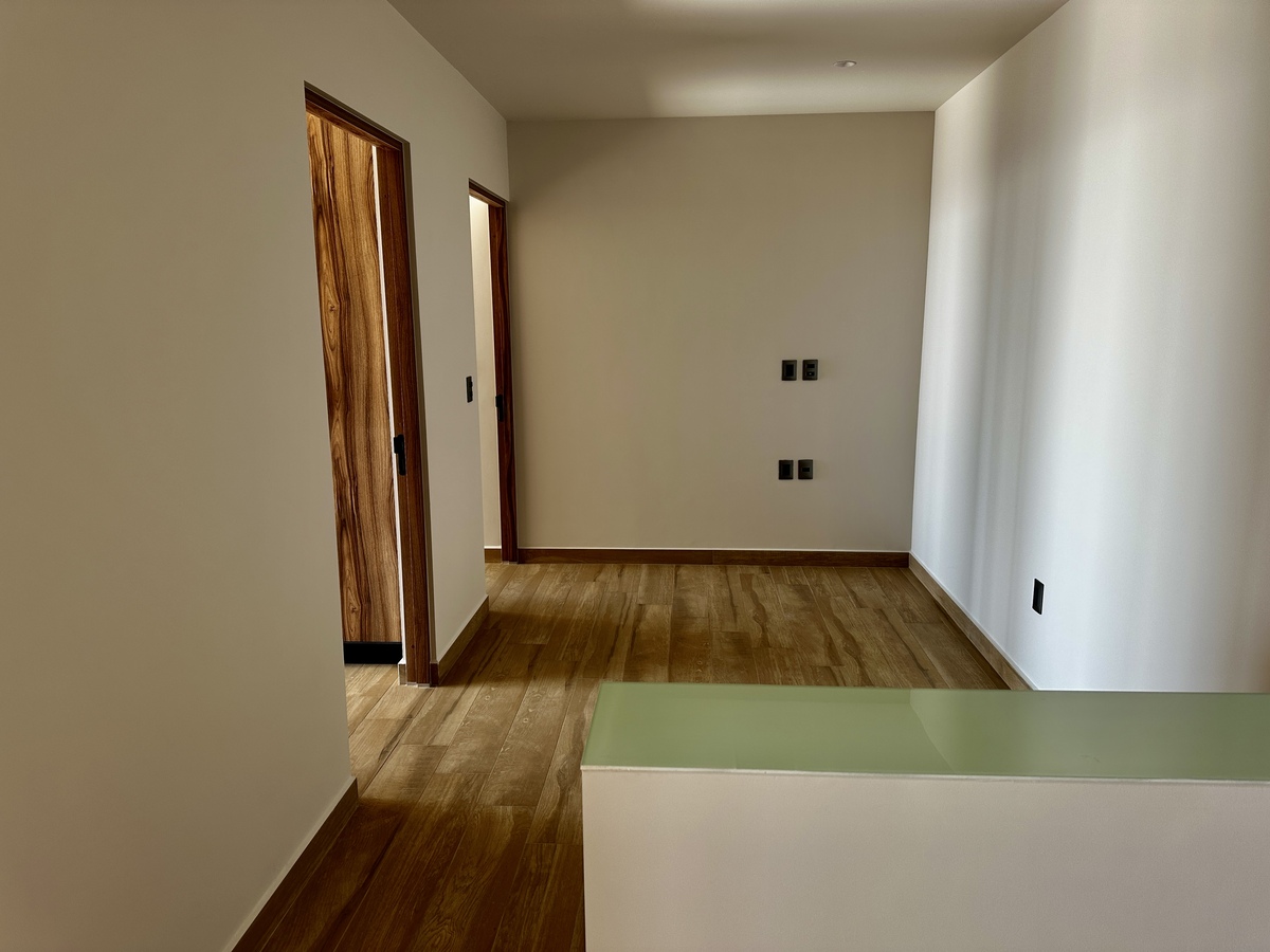 7 of 22: Área de TV o Family Room otra vista