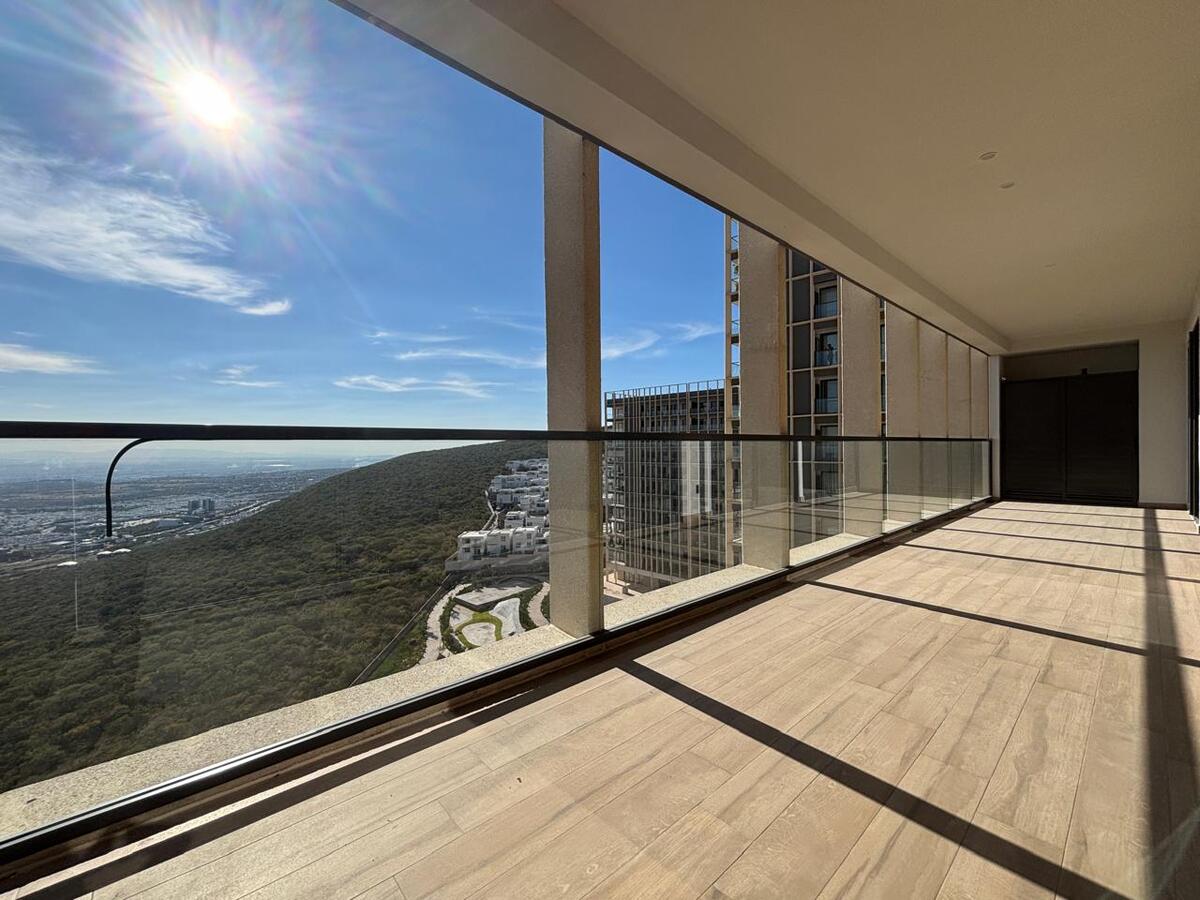 20 of 22: Terraza desde otra vista