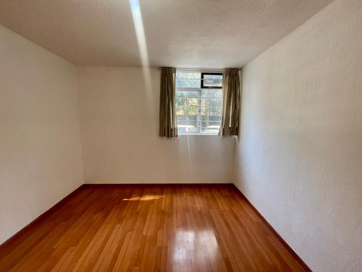 6 of 10: Recámara #1