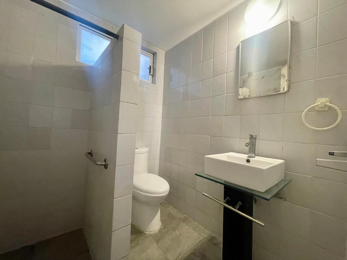 8 of 10: Baño completo