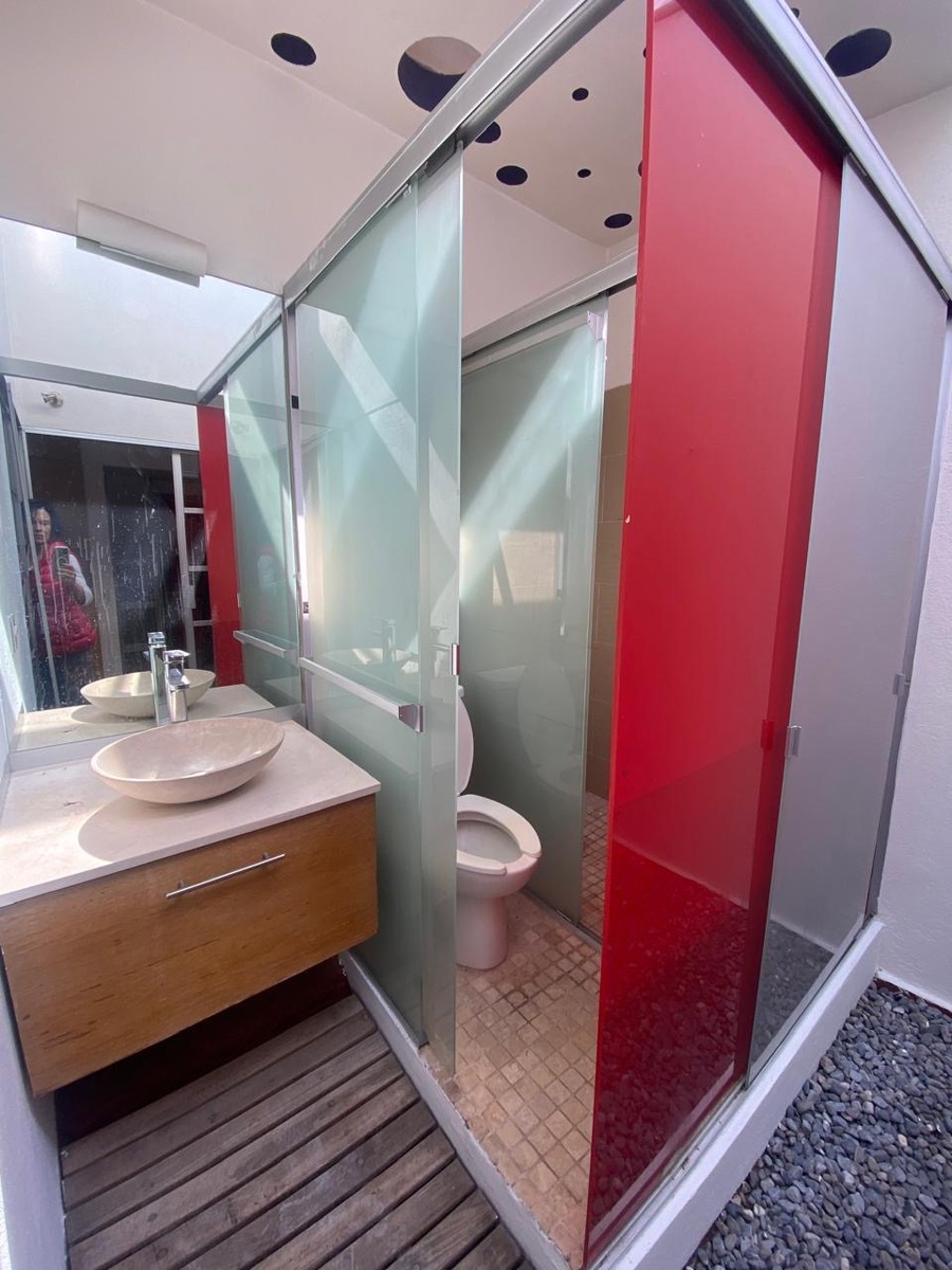 3 of 8: Baño segunda recámara y visitas