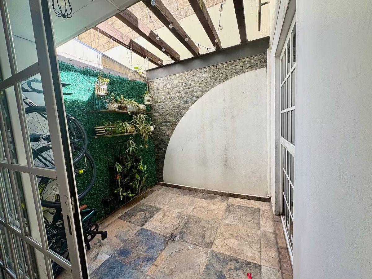 21 de 32: PATIO INTERIOR