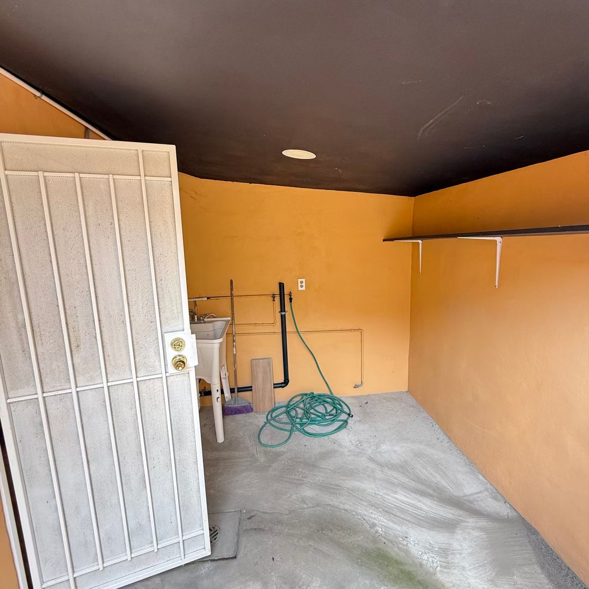 13 of 16: area de lavado y boiler