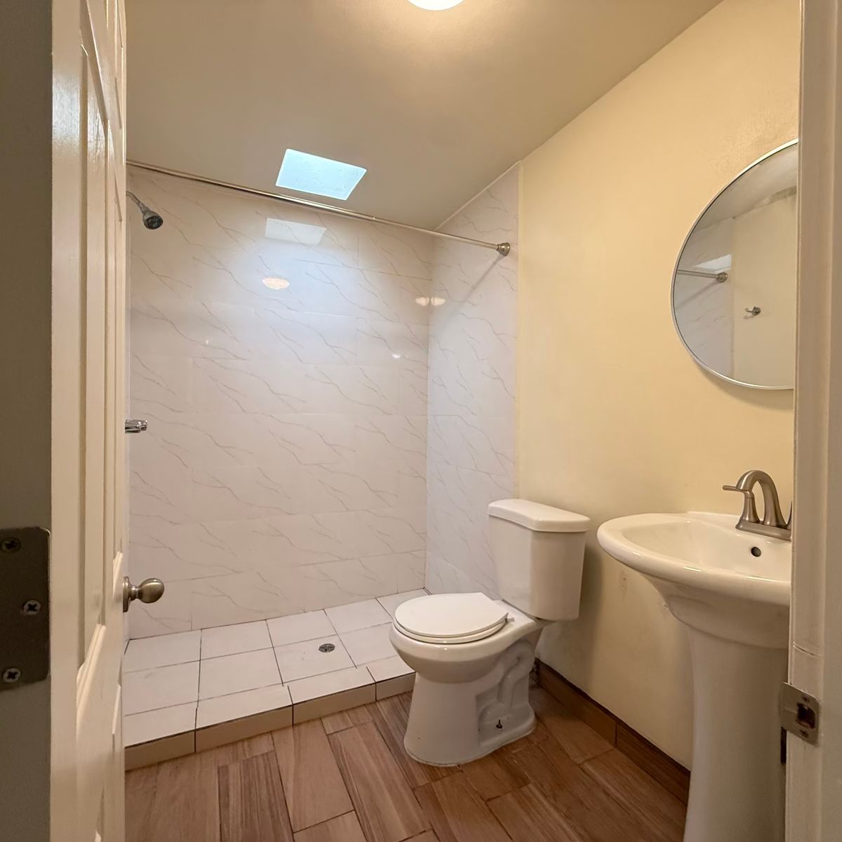 11 of 16: bañó reacamara principal