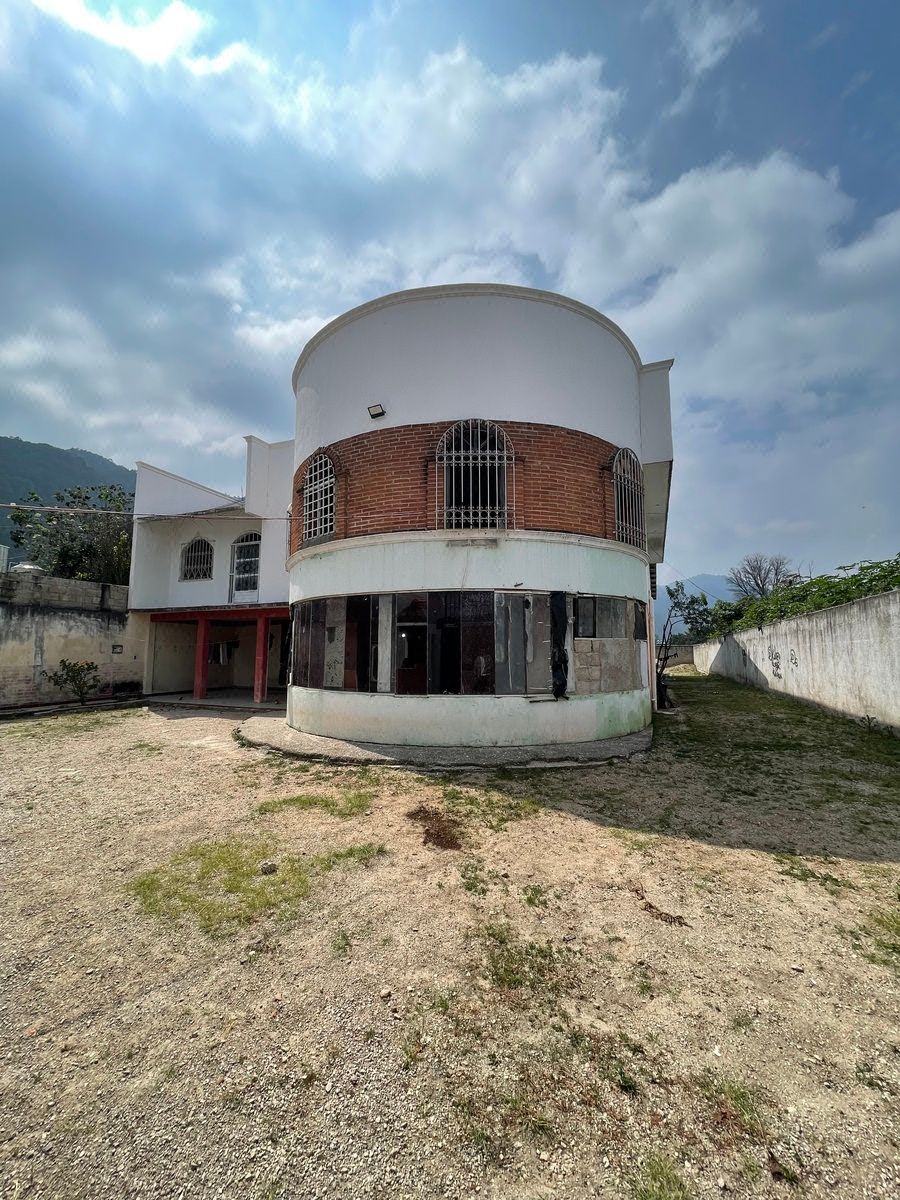 Edificio de usos múltiples - Local/Terreno Comercial