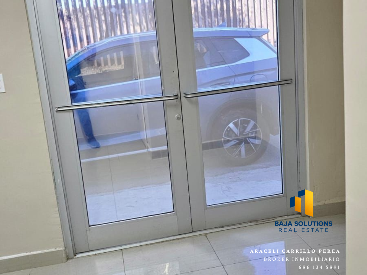 5 of 5: Puerta comercial doble