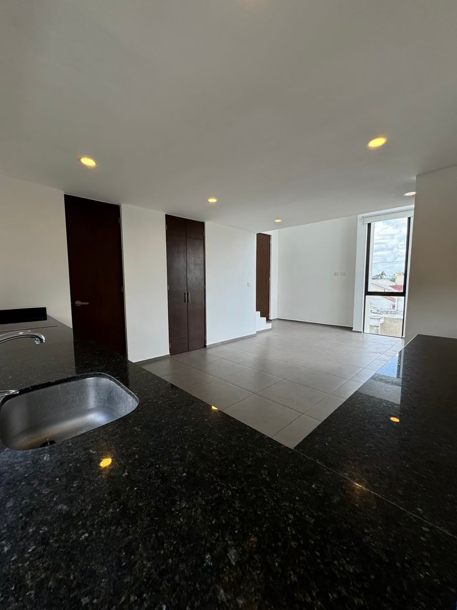 6 of 11: Vista Desde Cocina