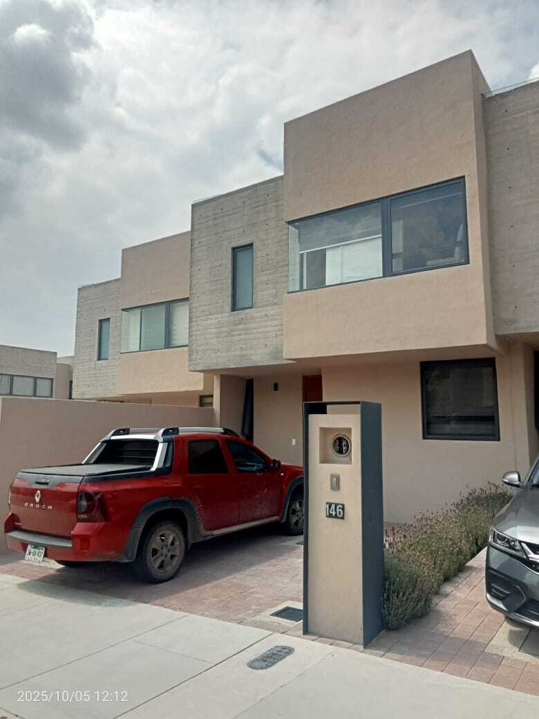 1 of 8: FACHADA ESPACIO PARA 2 VEHICULOS