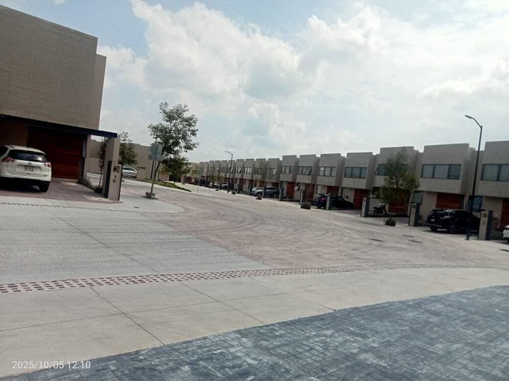 7 of 8: CONDOMINIO MUY TRANQUILO