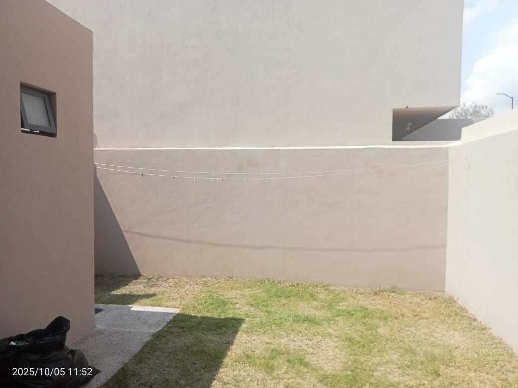 4 of 8: JARDIN Y CUARTO DE LAVADO TECHADO