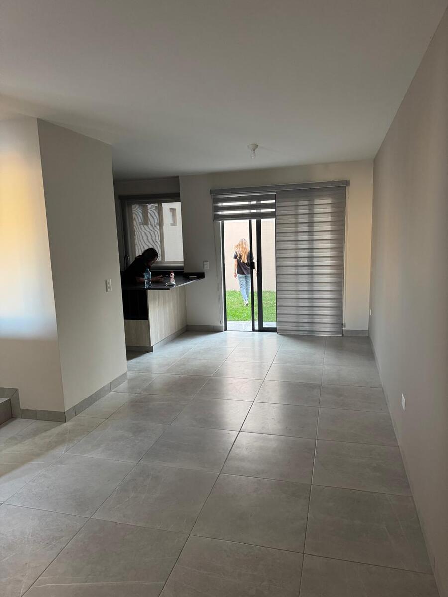 3 of 8: SALA COMEDOR Y MEDIO BAÑO